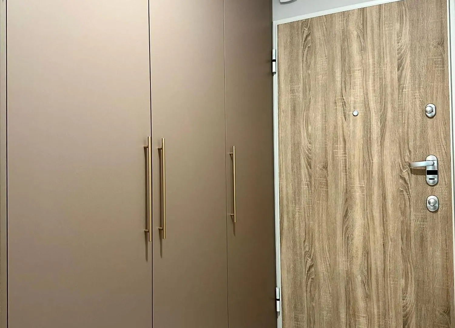 Wichrowa Apartment - Parking - Self Check-In 20H Wroclaw 0*,  Polonya